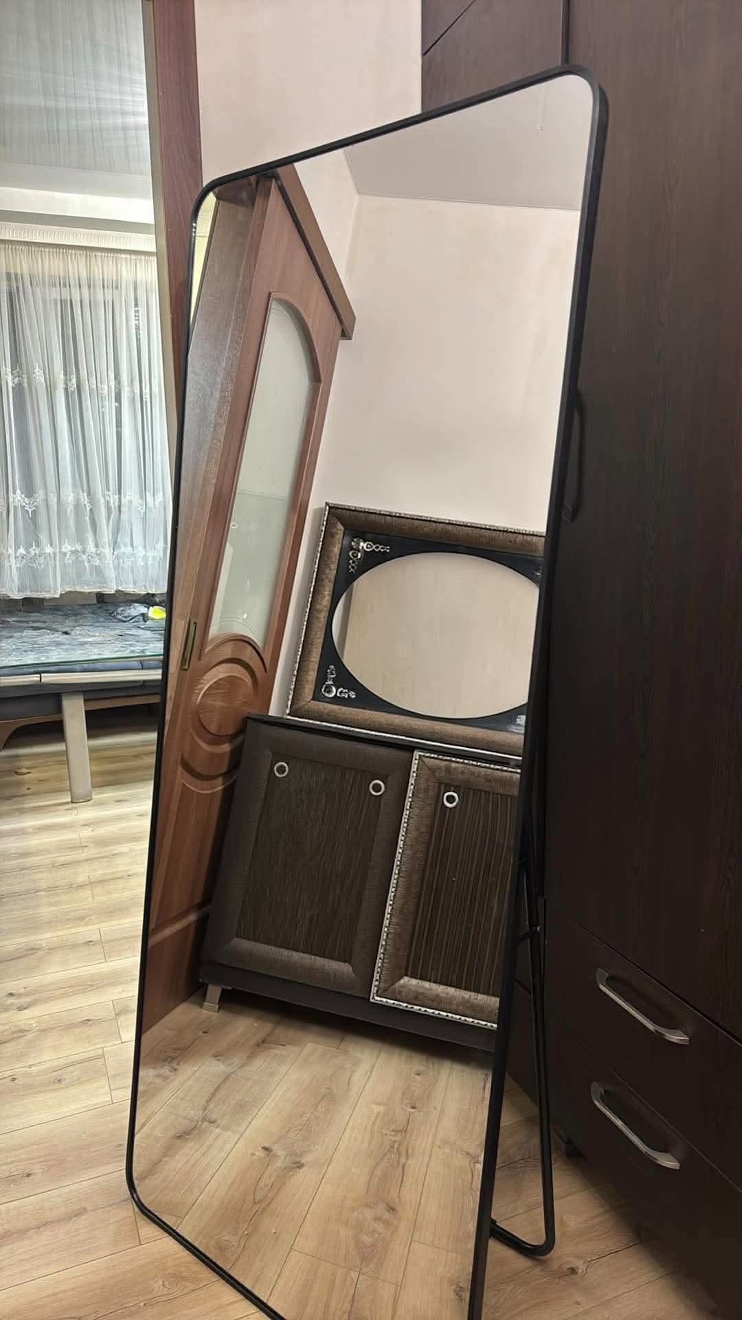 I'm buying a brand new mirror, kept in its own box