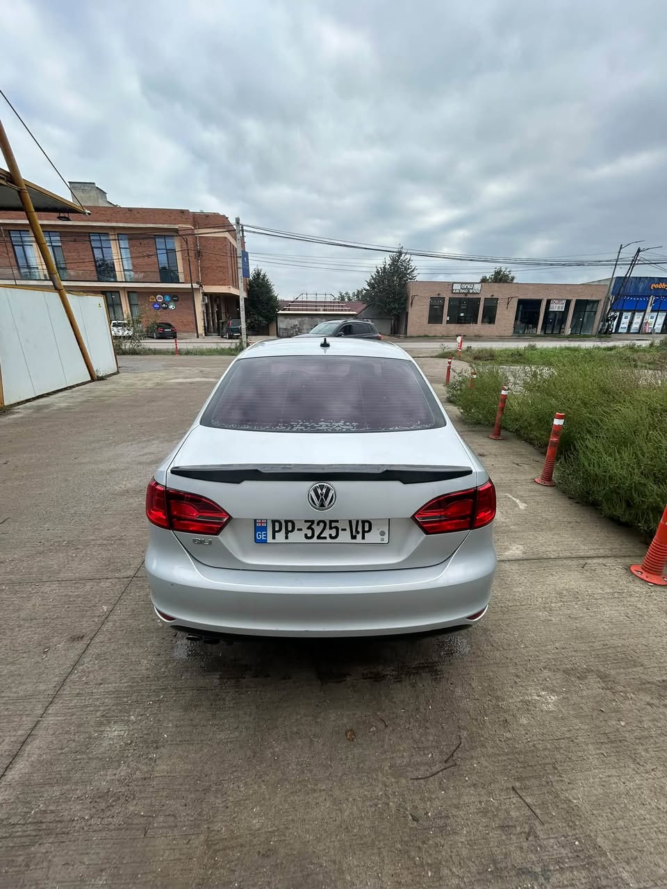 2013 წლიანი 2.0-gli მექანიკა მანქანას უნდაა — 4,600$