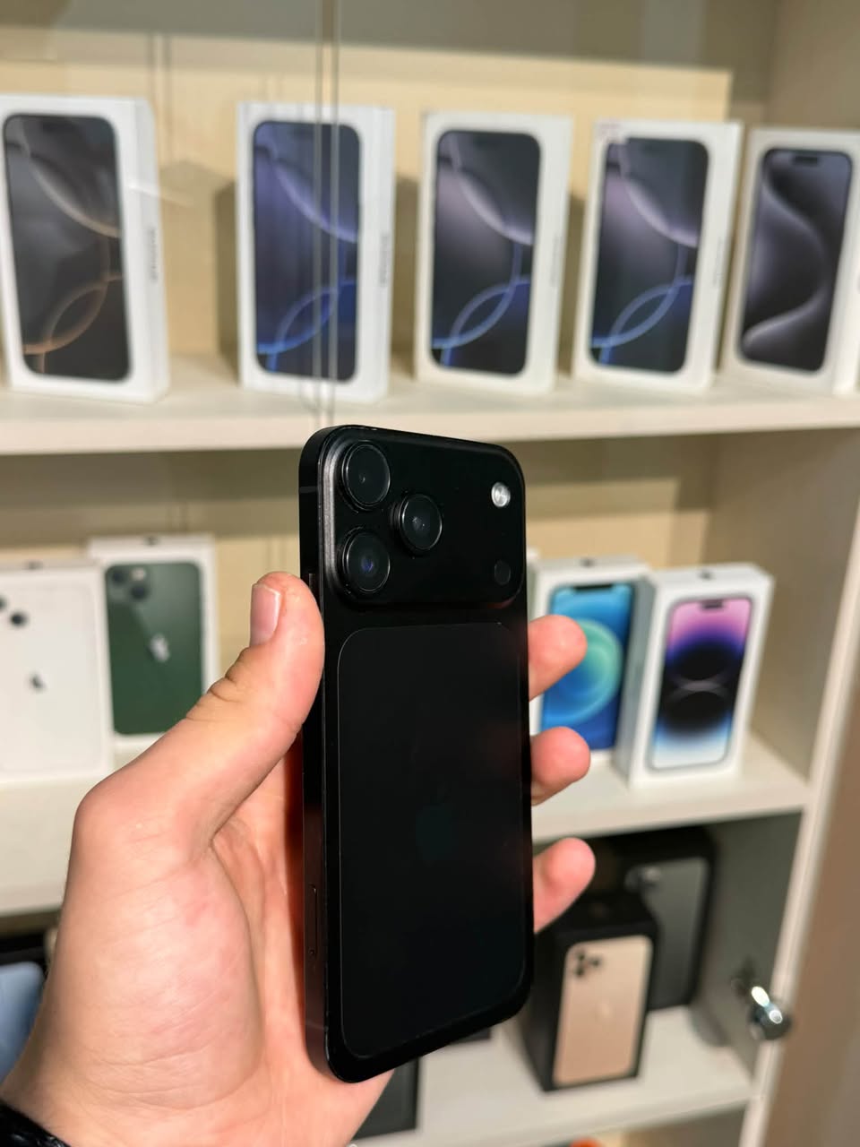 iPhone 18 Pro (11) 90 000 драмов