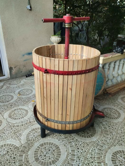 Продаётся корзина для винограда, разных размеров и