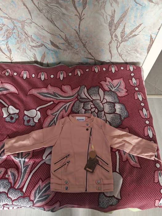 Yeni uşaq palto, 4-5 yaş