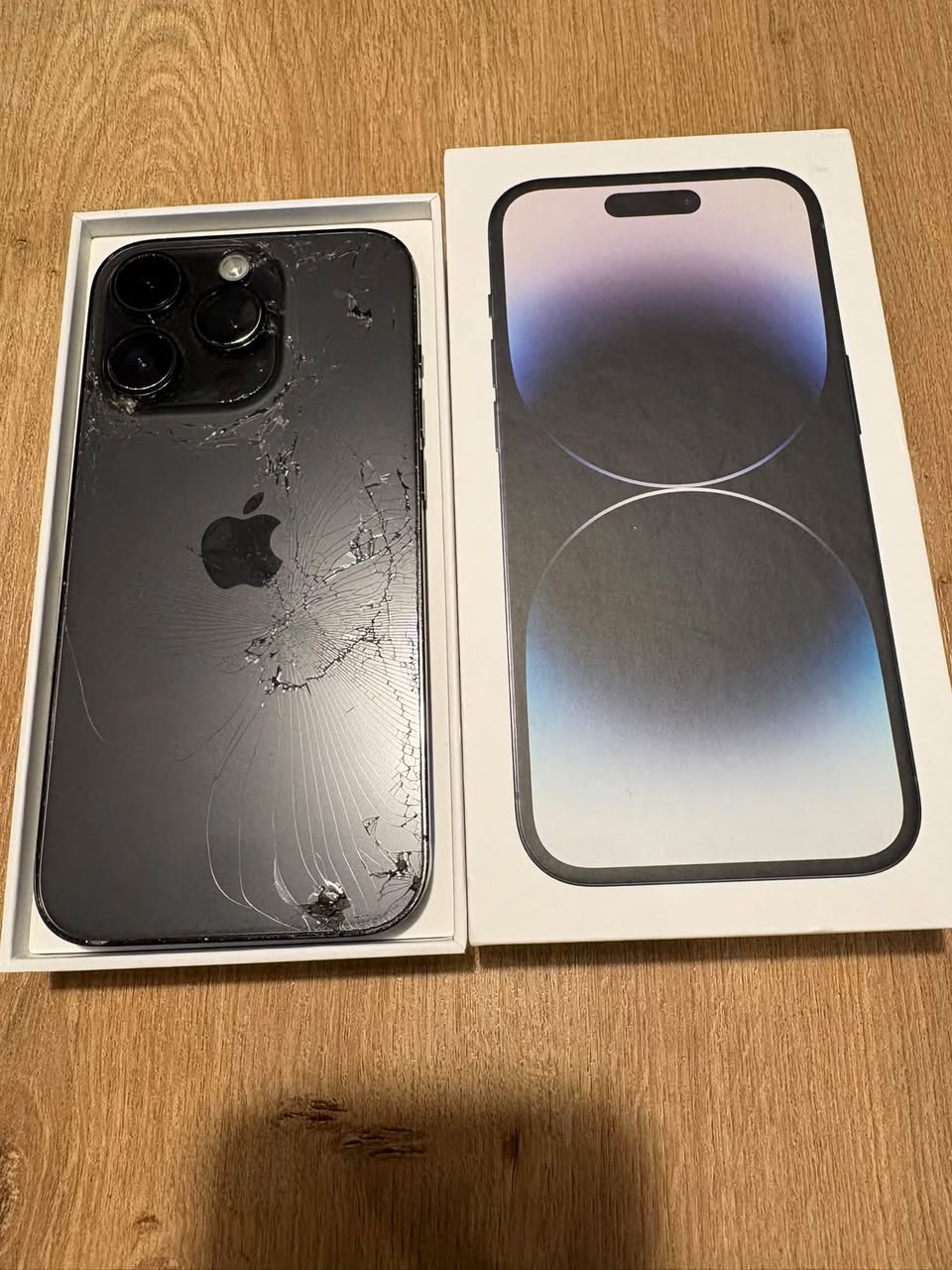 iPhone 14 Pro, 77% battery