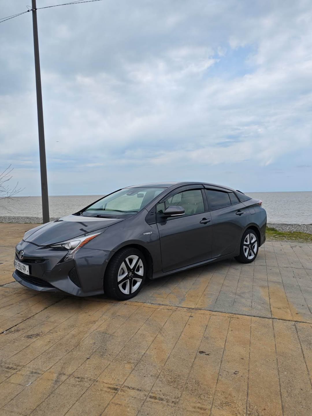 Վաճառվում է Toyota Prius 2017 թվականի 8900$