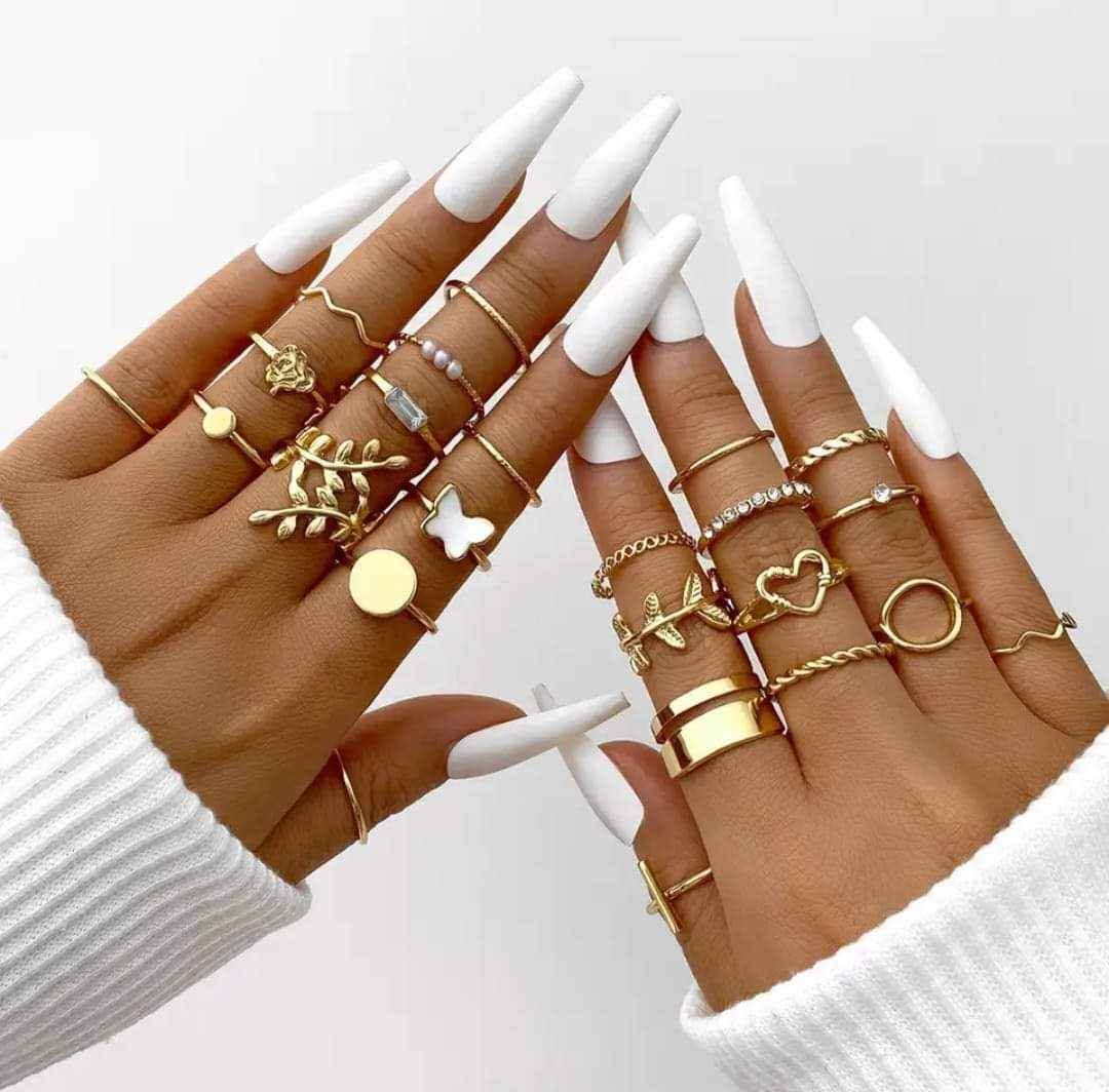 Gold ring sets, 5 GEL per set