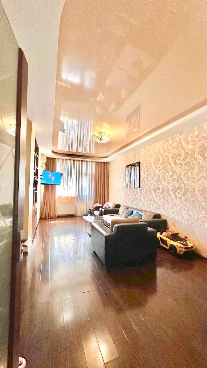 Метро Ахметели.Продается 3-комнатная квартира с мебелью — 127,000$