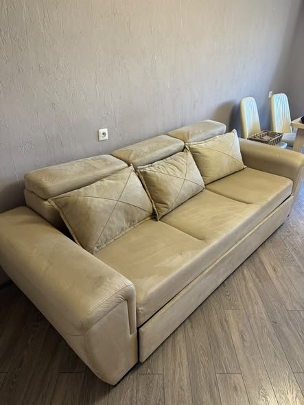 Продается раскладной диван, находится в хорошем состоянии — 750₾