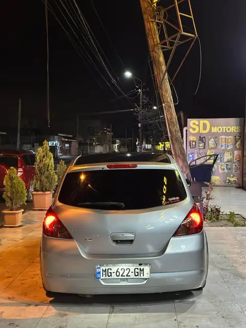 Nissan 2005