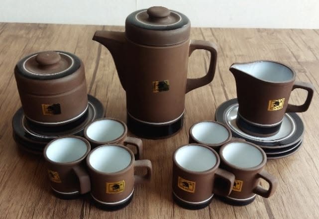 Qəhvəyi keramika qəhvə-çay dəsti