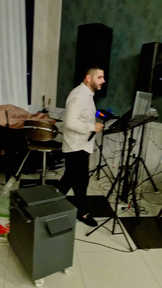 Avtomobil