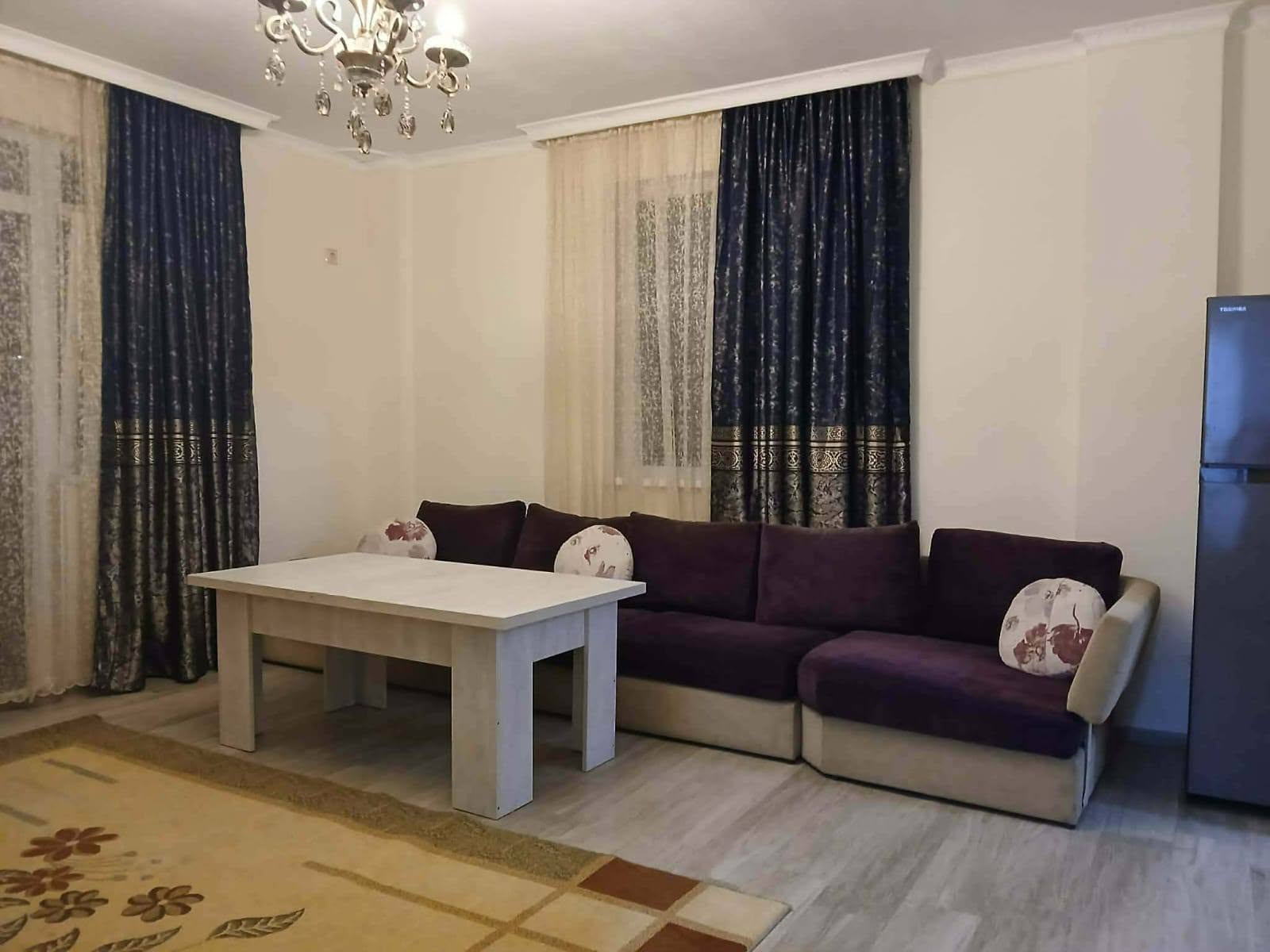 2+1 kiralık daire, Türk okulu arkası
