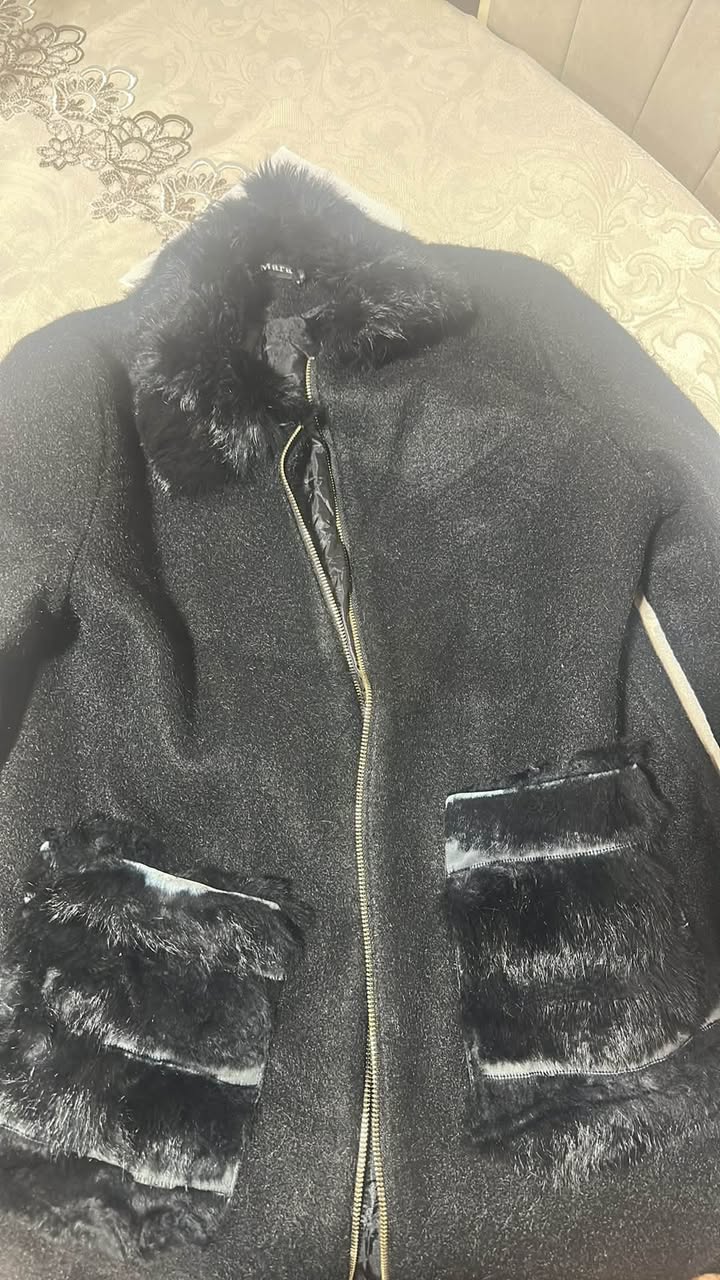Kara yünden kürk kenarlı, XL ceket