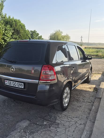 Продается Опель Зафира Б класса 2010 года — 6,500$