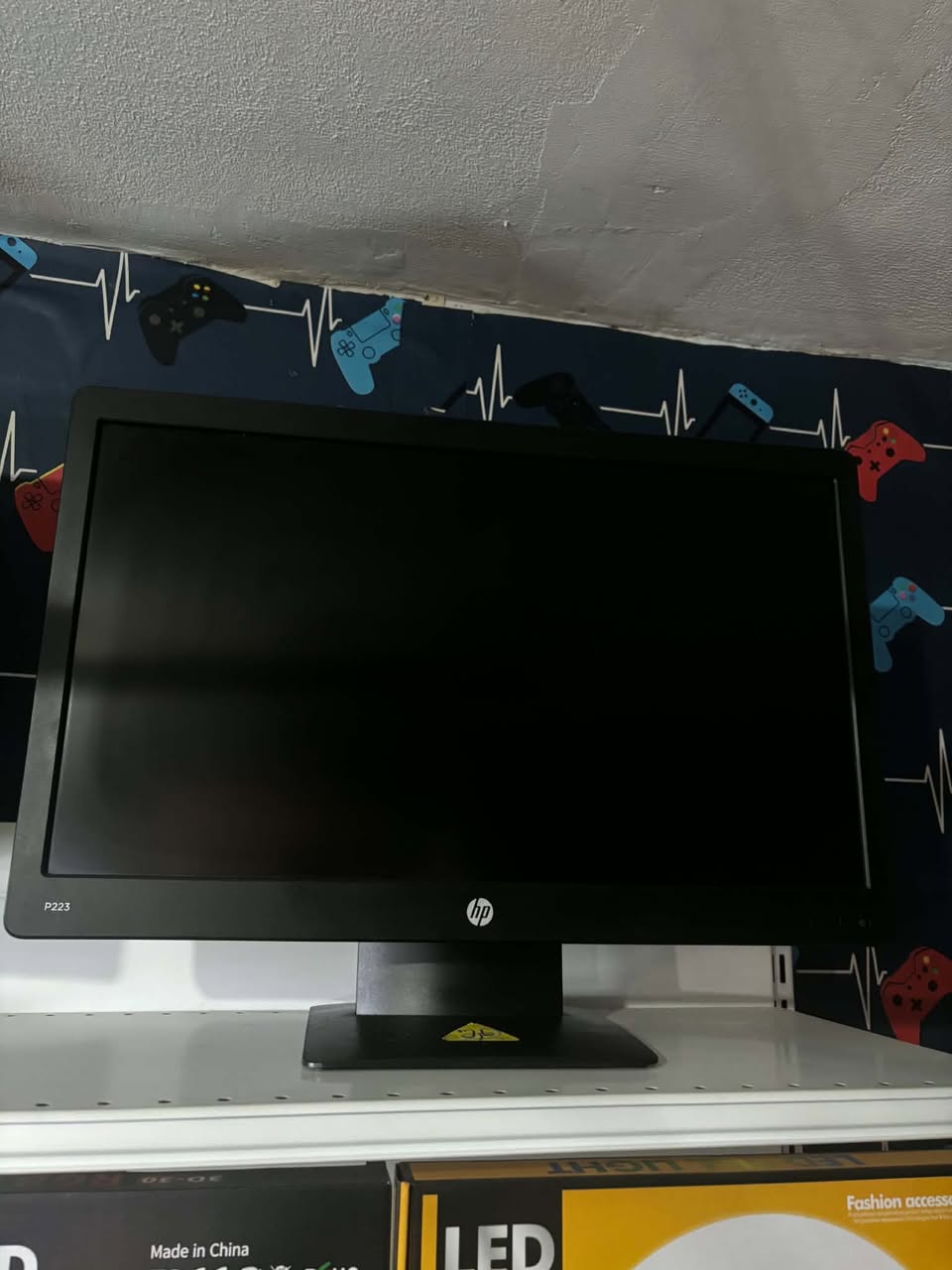 Վաճառվում է HP P223 22" մոնիտոր նորի նման — 130₾