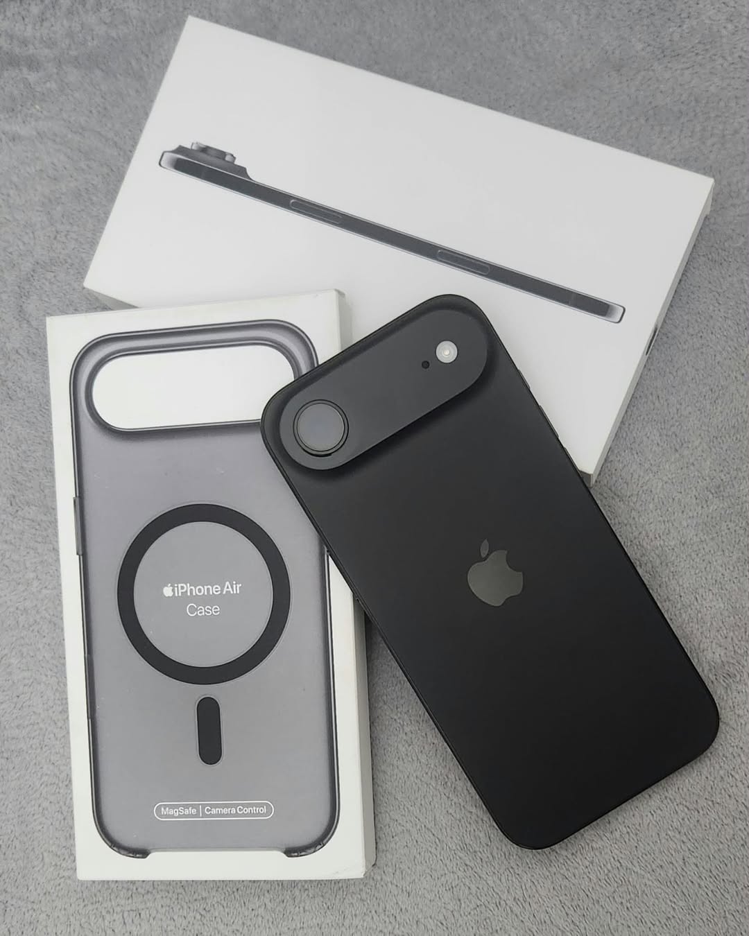 iPhone Air 256GB with original case
