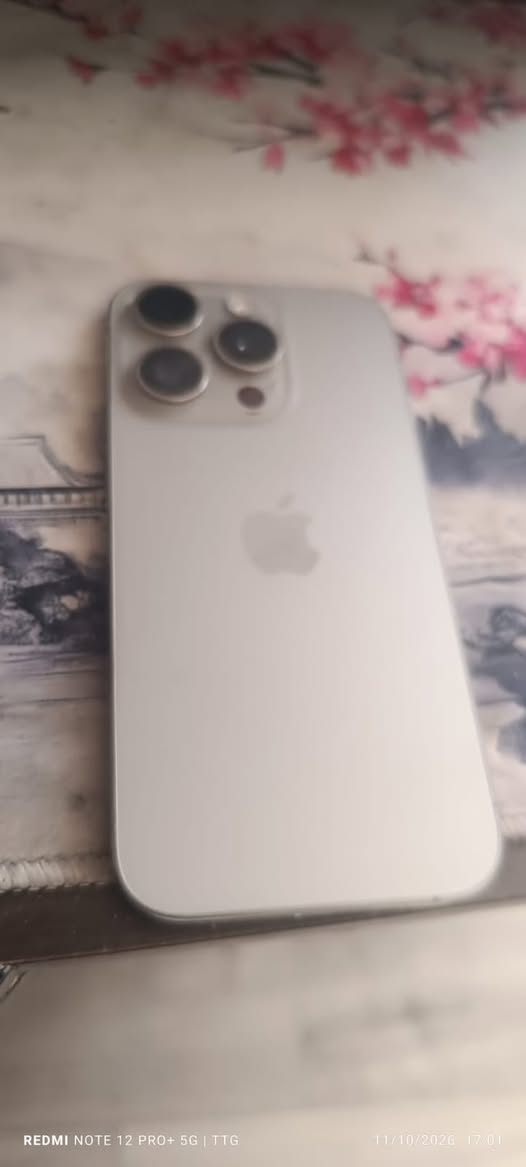 iPhone 15 Pro 🔋90 açıklamalı orijinal - 800₾