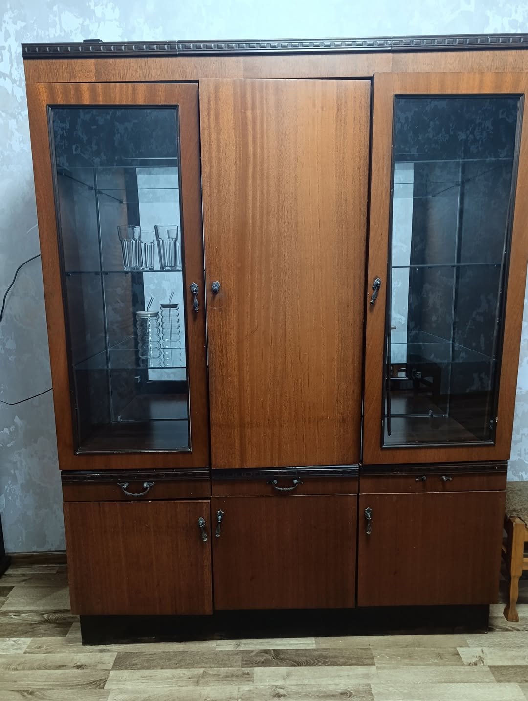 Satılır sürətlə..iki belə qulluqçu