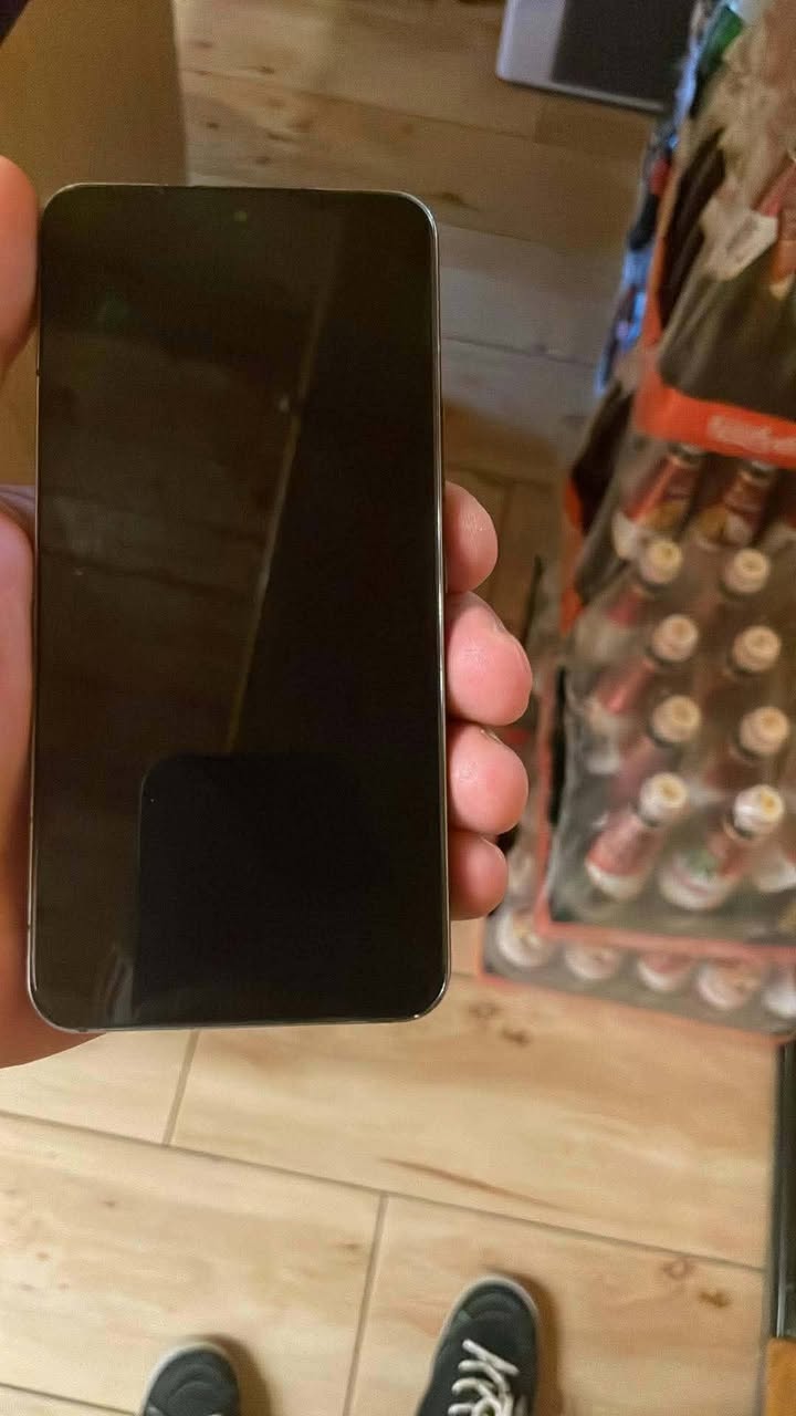 S22 iPhone'a hafif çizikler ile 15 dolara değişiyorum