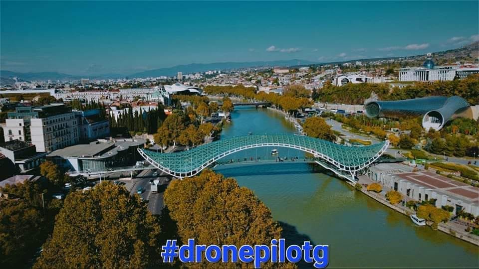 გთავაზობთ ხისგან დამზადებულ ავეჯს.... სასურველ ფერში,ზომასა