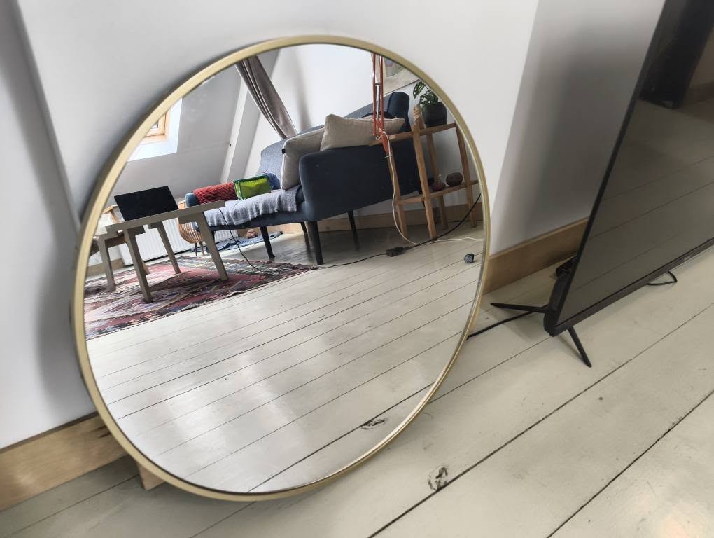 Satılır dairəvi güzgü, qızıl rəngli çərçivə 60 - 40₾