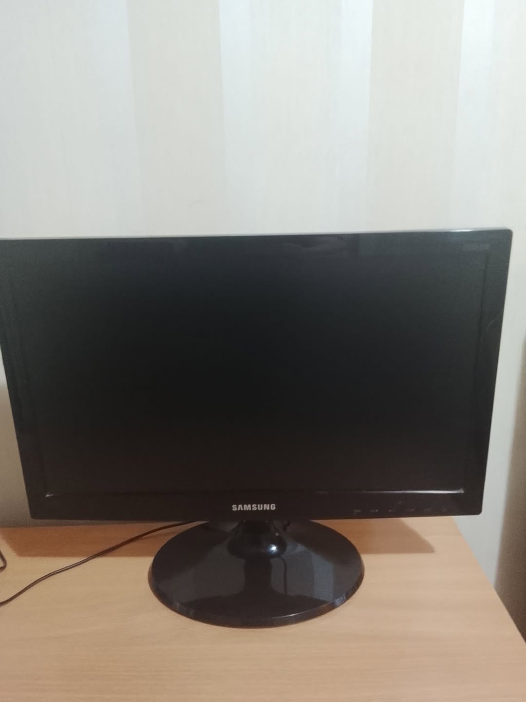Samsung kompüterin monitoru ideal vəziyyətdədir