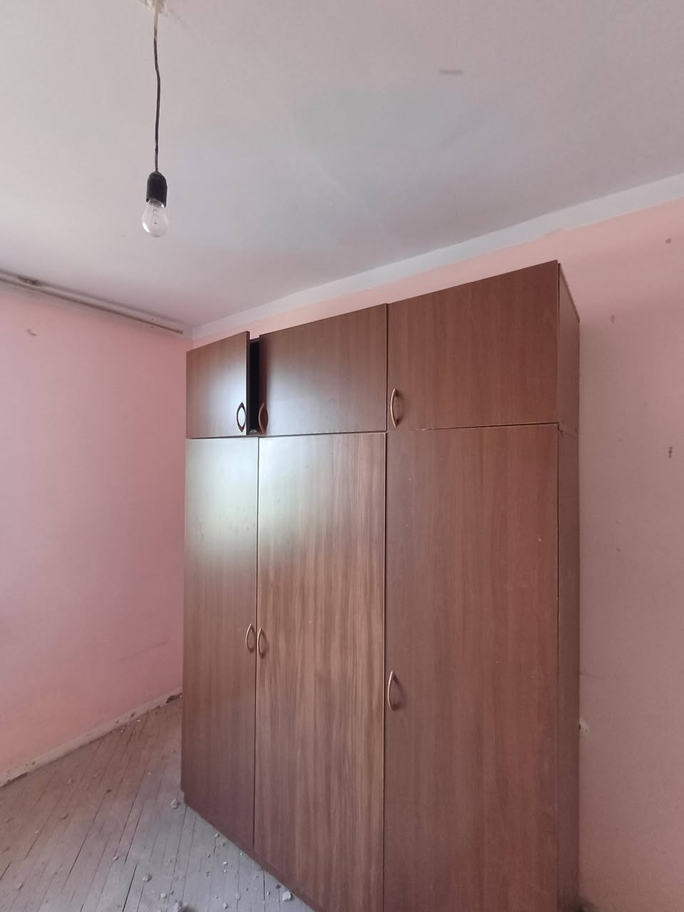 Փայտե պահարան, շագանակագույն երանգ
