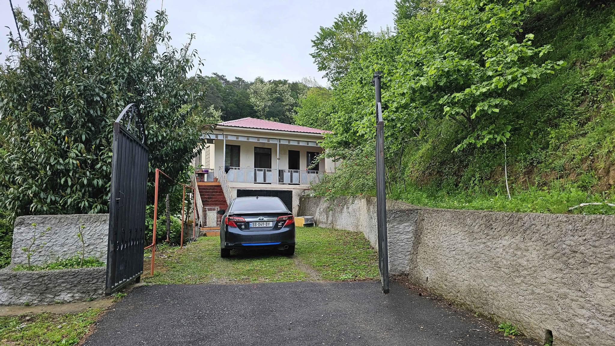 Sahli, Batusi — $100,000