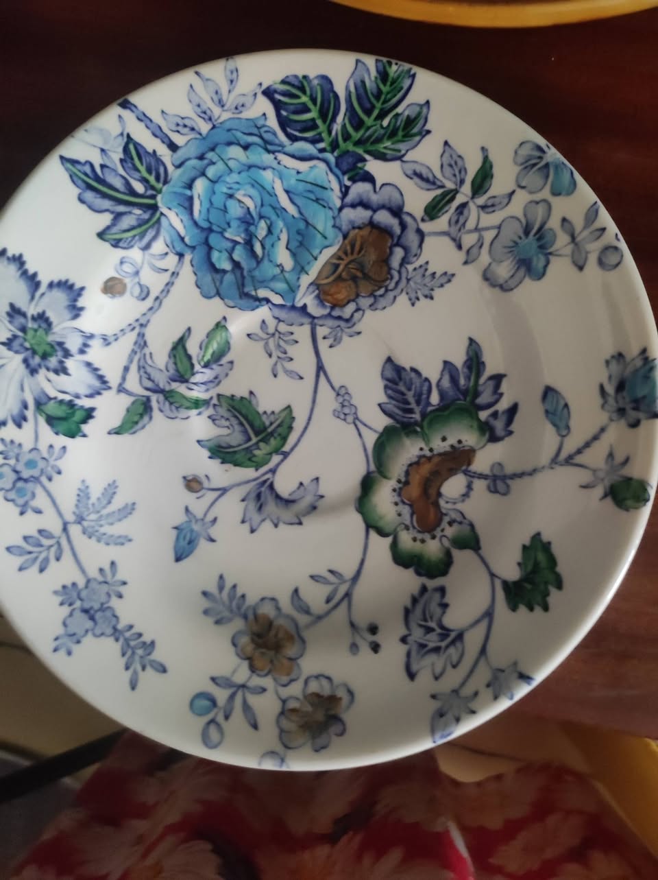 Blue floral porcelain plates, 2 pieces