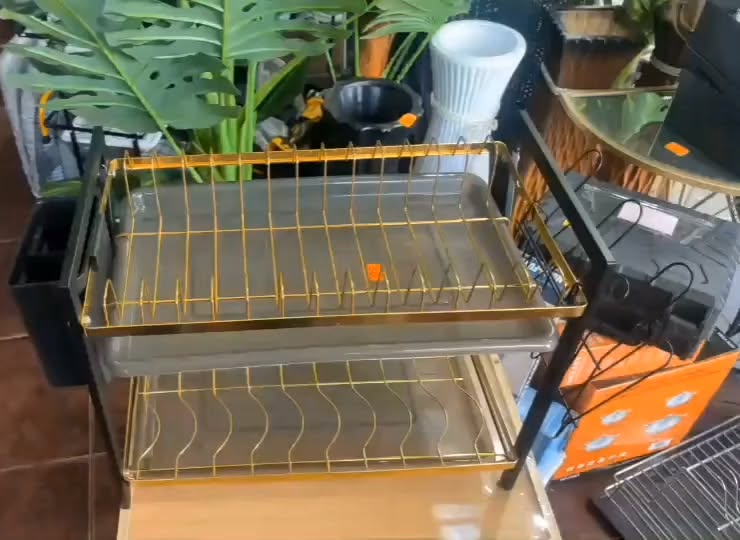 İki katlı, altın rengi çanak çömlek kurutma makinesi - sadece 50₾
