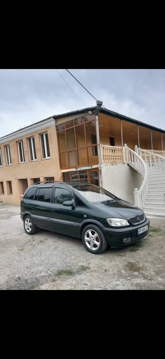 Opel Zafira 2000 is sold for 2700 $