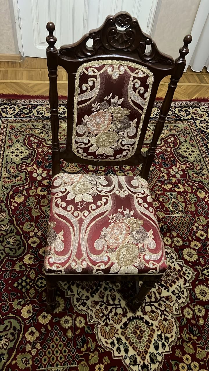 Table with 5 chairs for sale from family