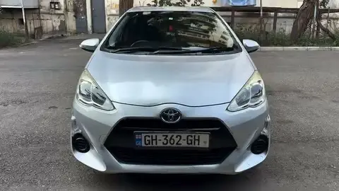 Toyota Aqua 2016 — 5,000$