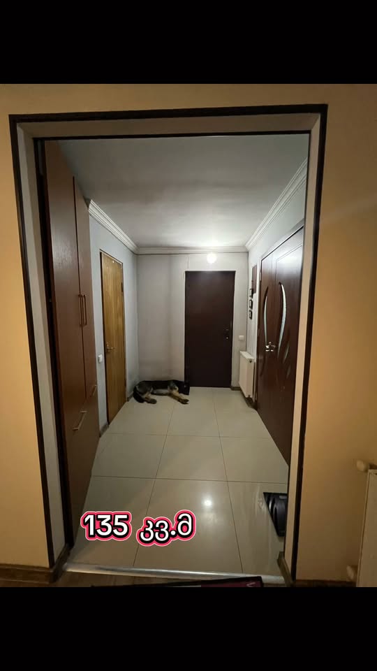 იყიდება 5-ოთახიანი ბინა, თბილისი — $1,074