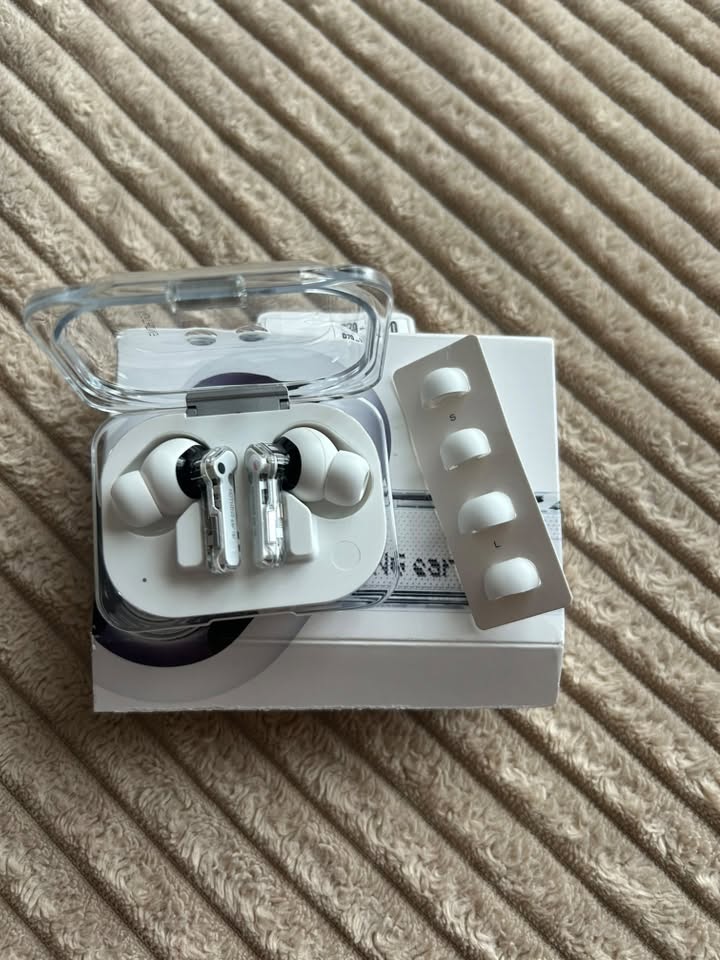 Nothing Ear (1) white earbuds with box