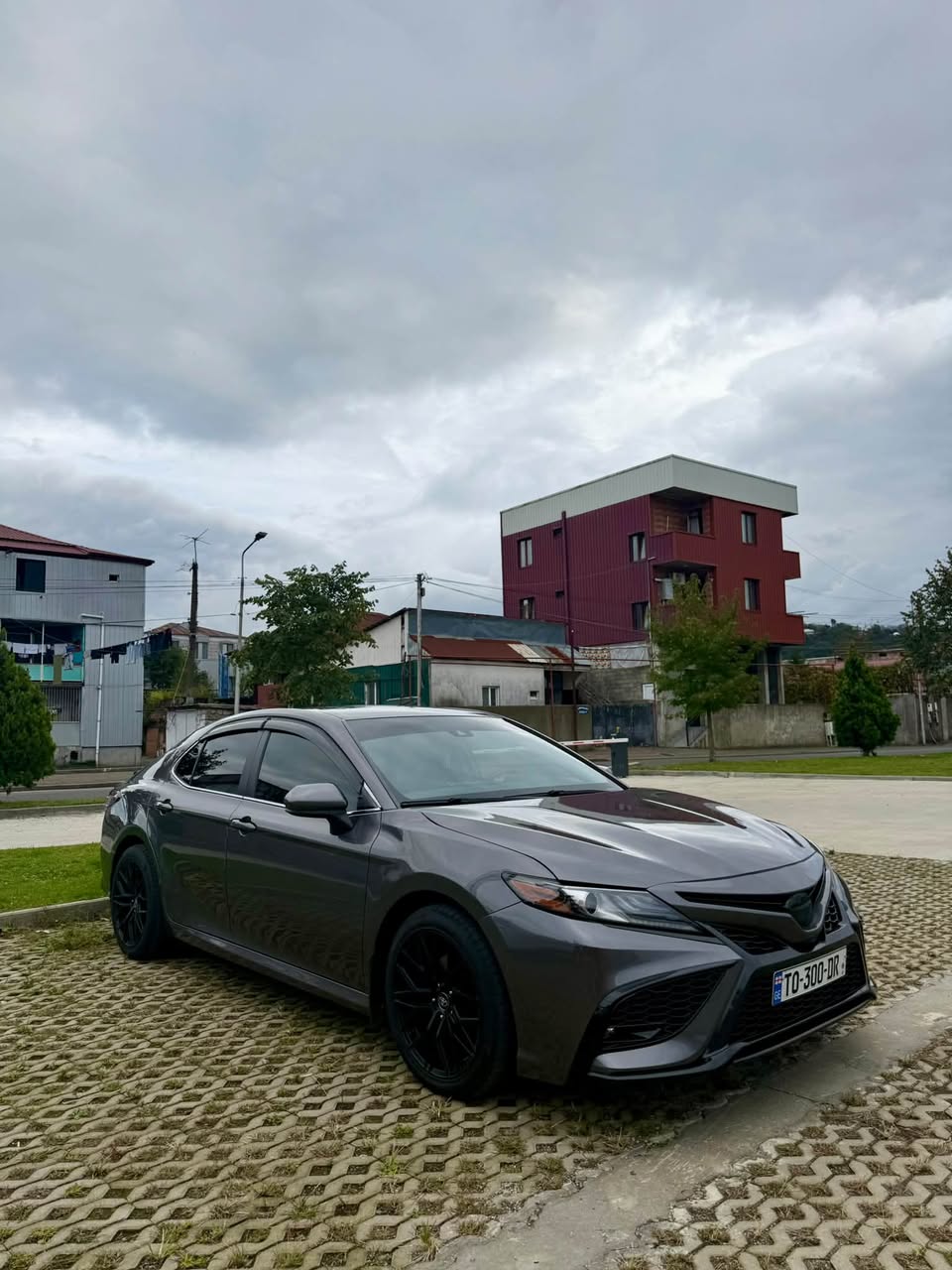 იყიდება Toyota Camry hybrid 2022 მანქანა — 16,500$