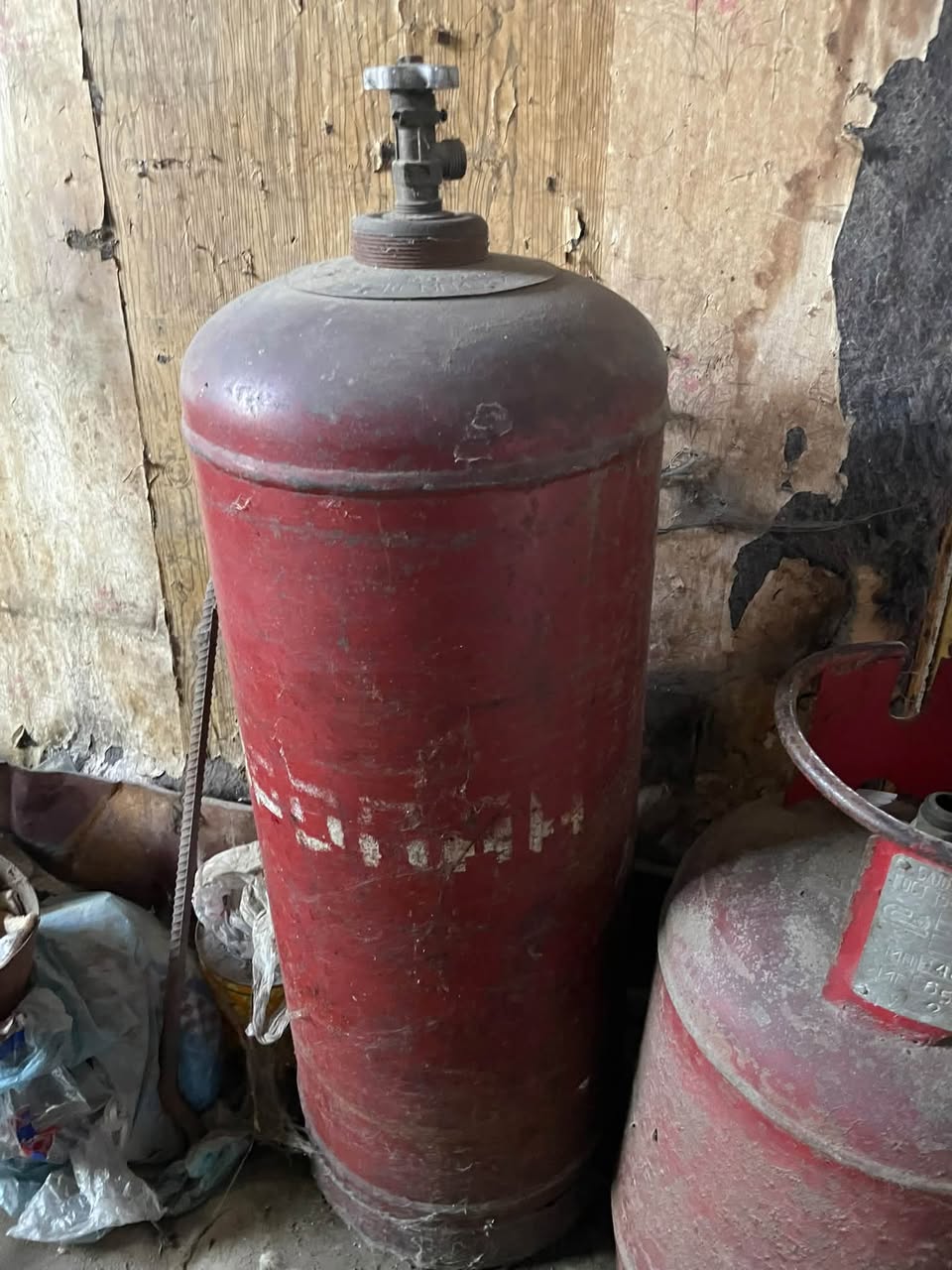 Red gas cylinder, Gyumri