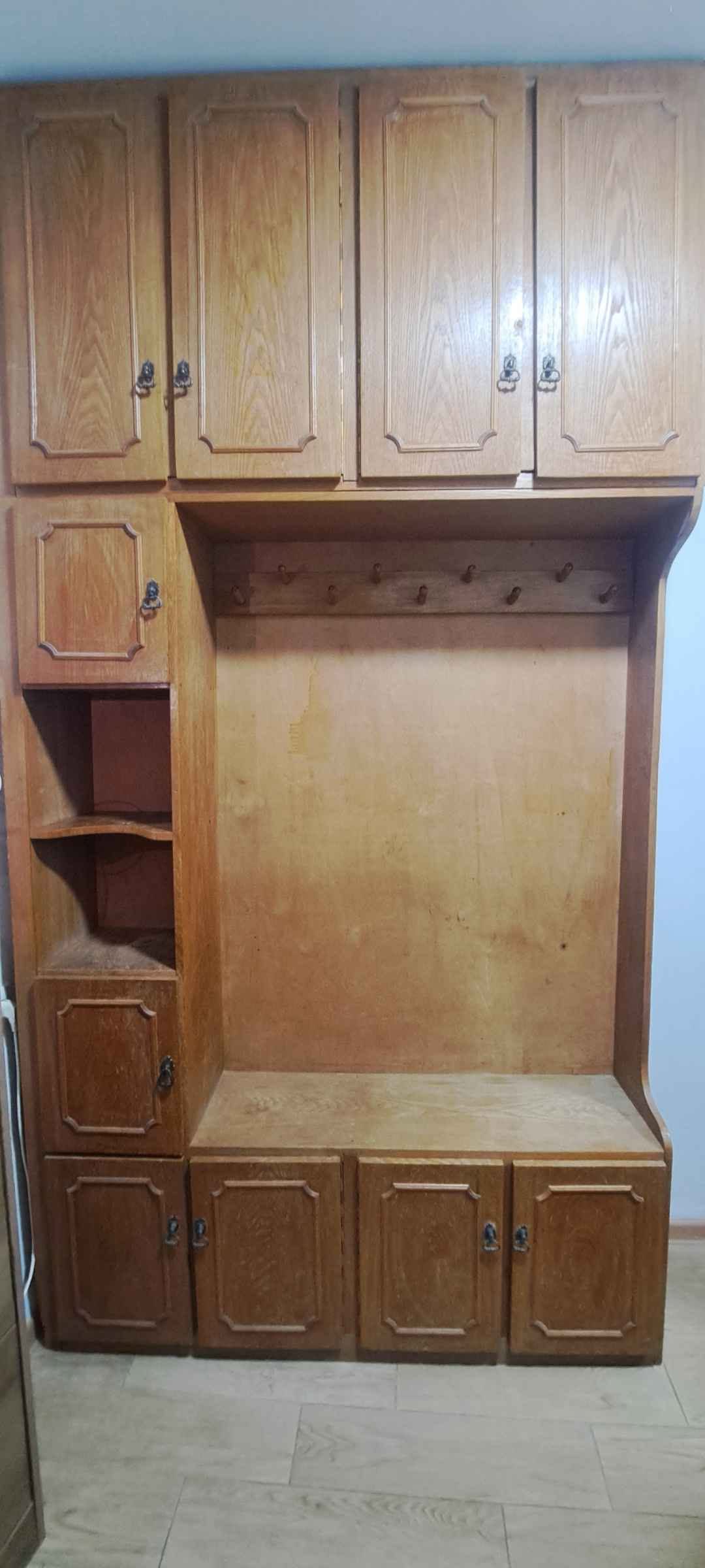 Varketil şəhərində, 100 lariyə. Həqiqi ağacdan qapı.