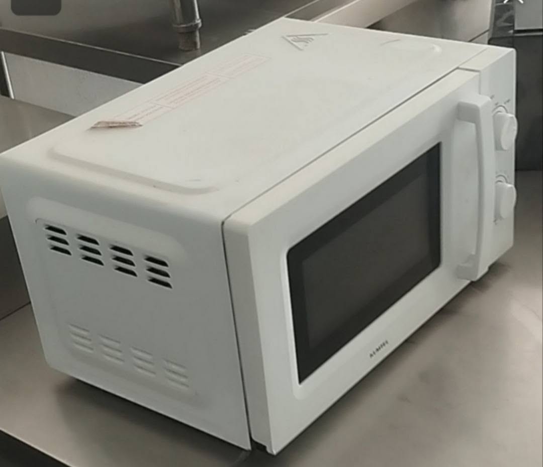 White microwave oven, 20L