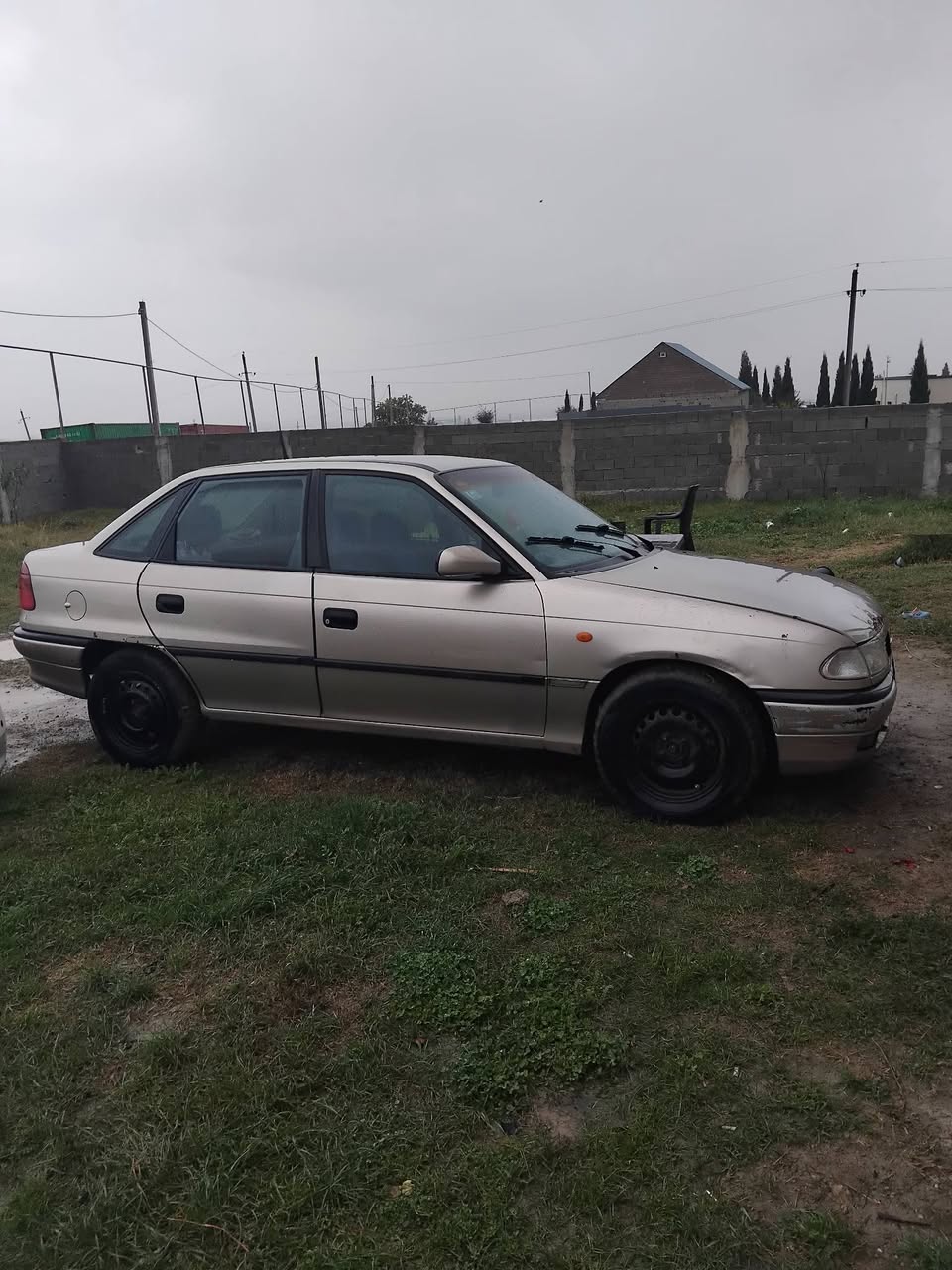Opel Astra ideal vəziyyətdə 1.6 - 3,700₾-ə satılır