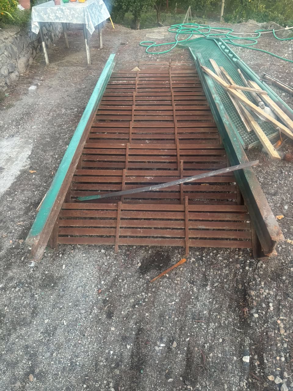 9 pilləli qaynar dəmir pilləkən satılır və 900₾