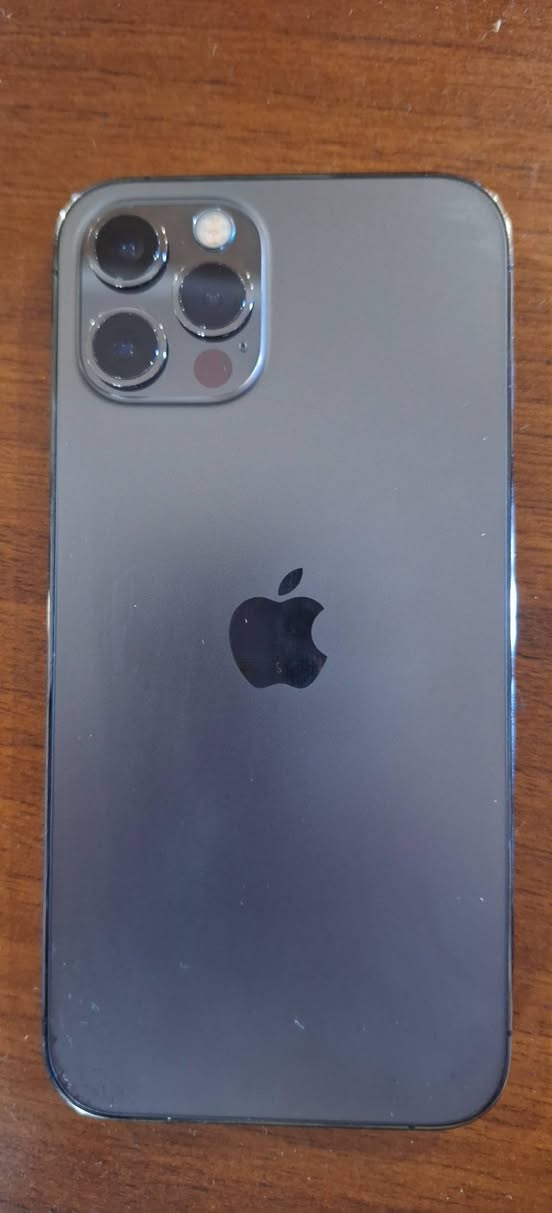 iPhone 12 Pro satılık. Pil 84%, hafıza - 600₾