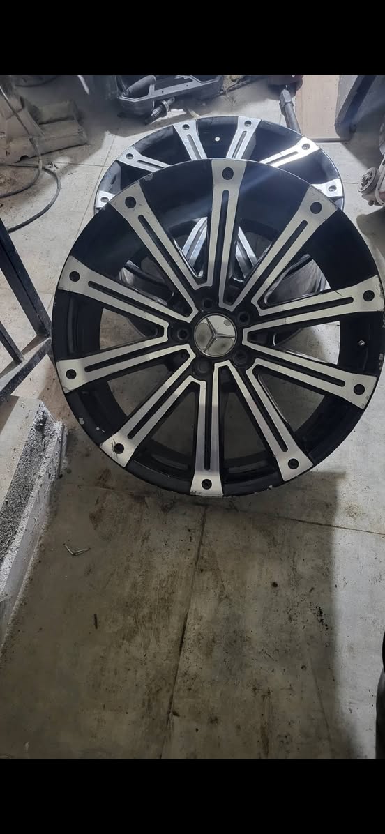 20 usd iki tane 10 usd değerinde olan iki usd haricinde diğer ikisi de 4 usd ve 4 usd değerinde.