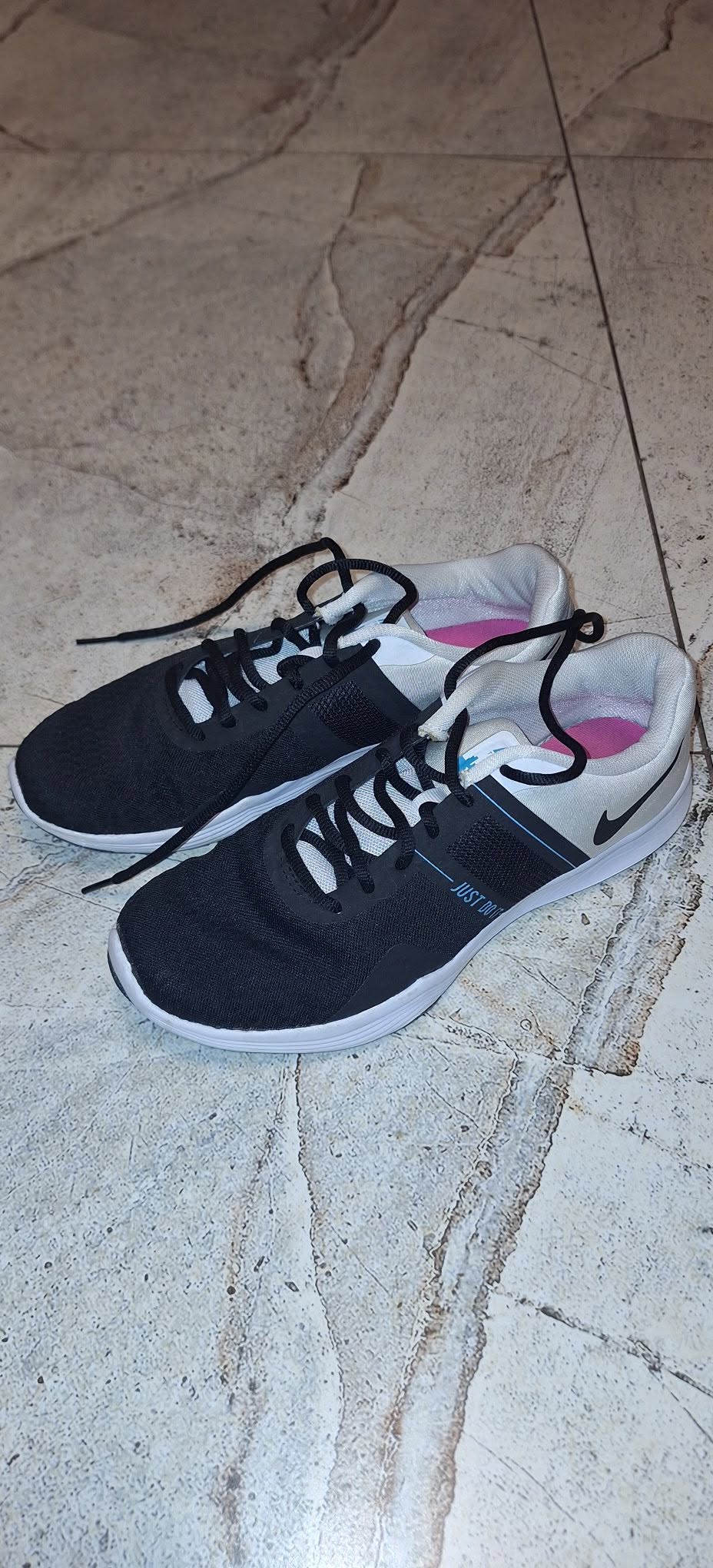 Sneakers size 37, black and white