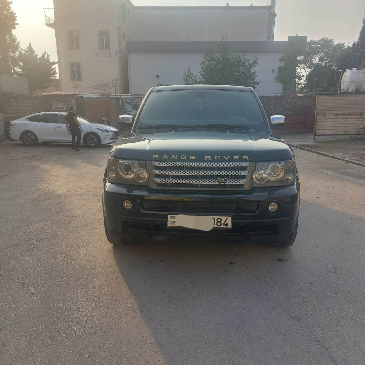 2007 modeli bir otomobil 20.400₼