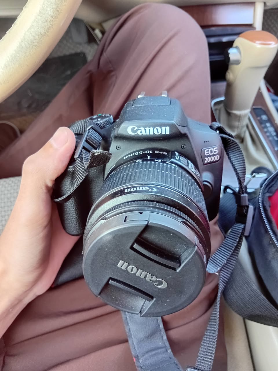 Canon EOS 2000D 18-55mm ობიექტივით