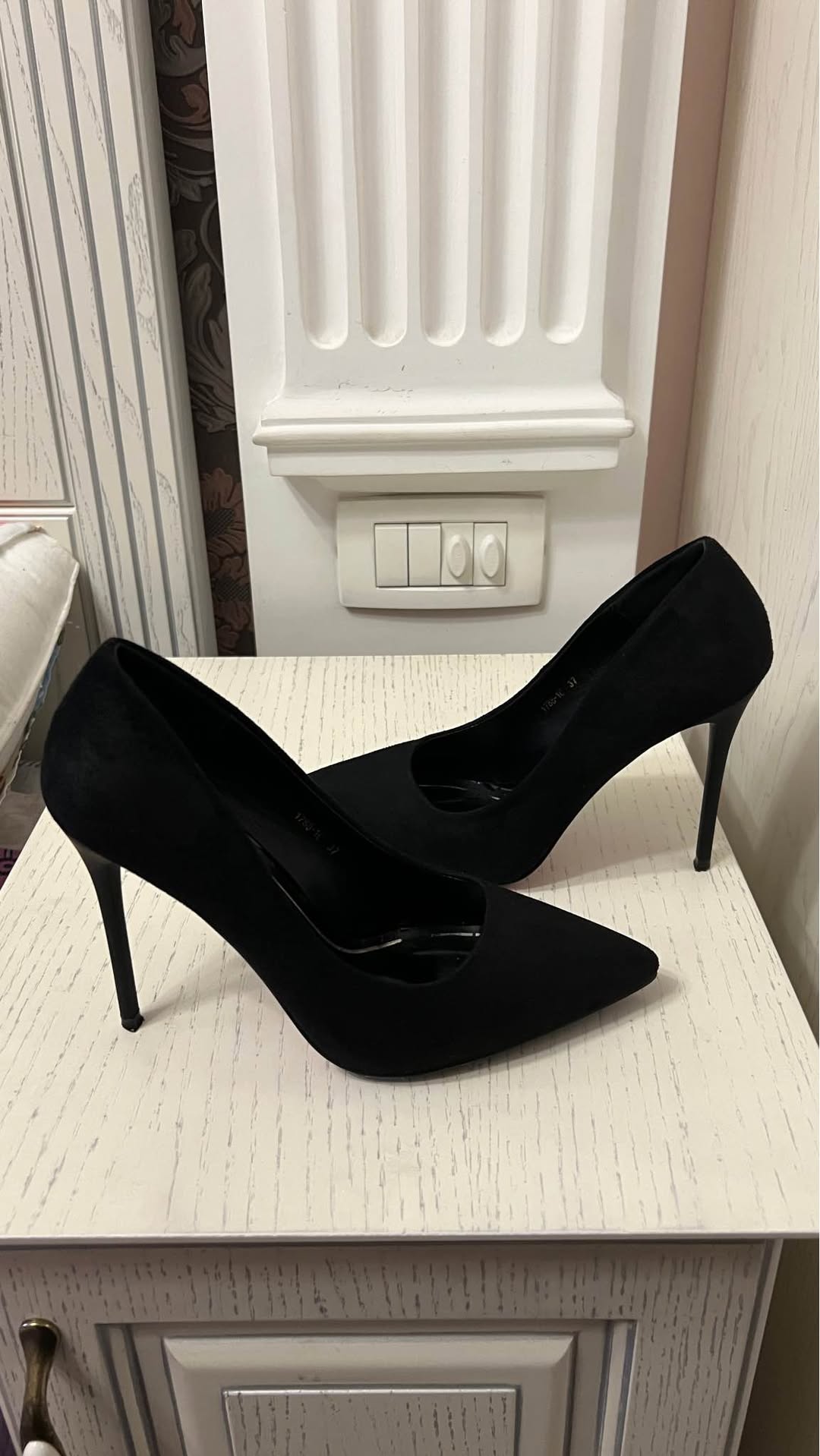 Very beautiful high-heeled boots, size 37