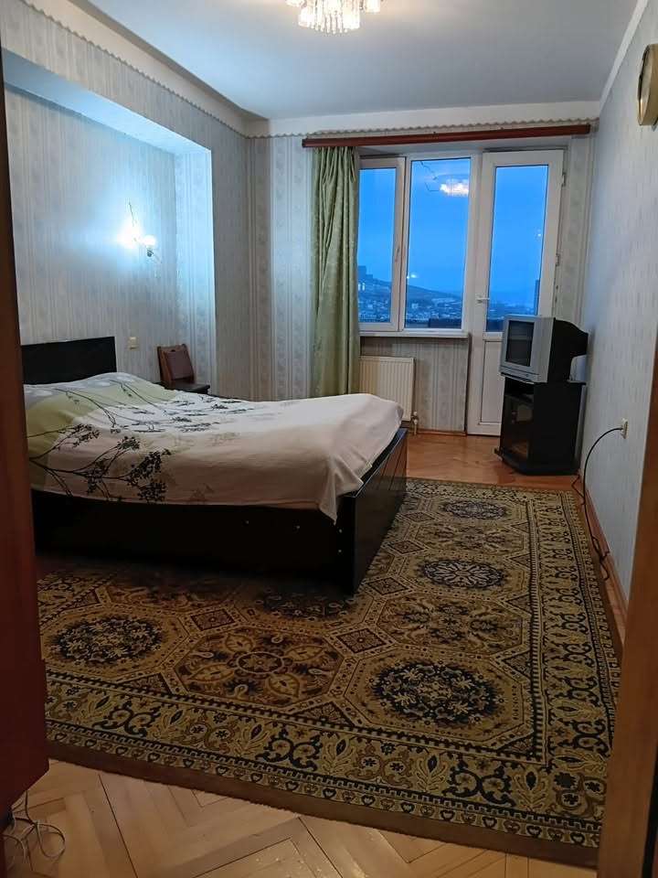 ქირავდება 5-ოთახიანი ბინა, თბილისი — $950