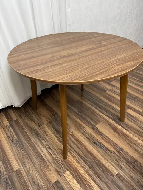 Avtomobil