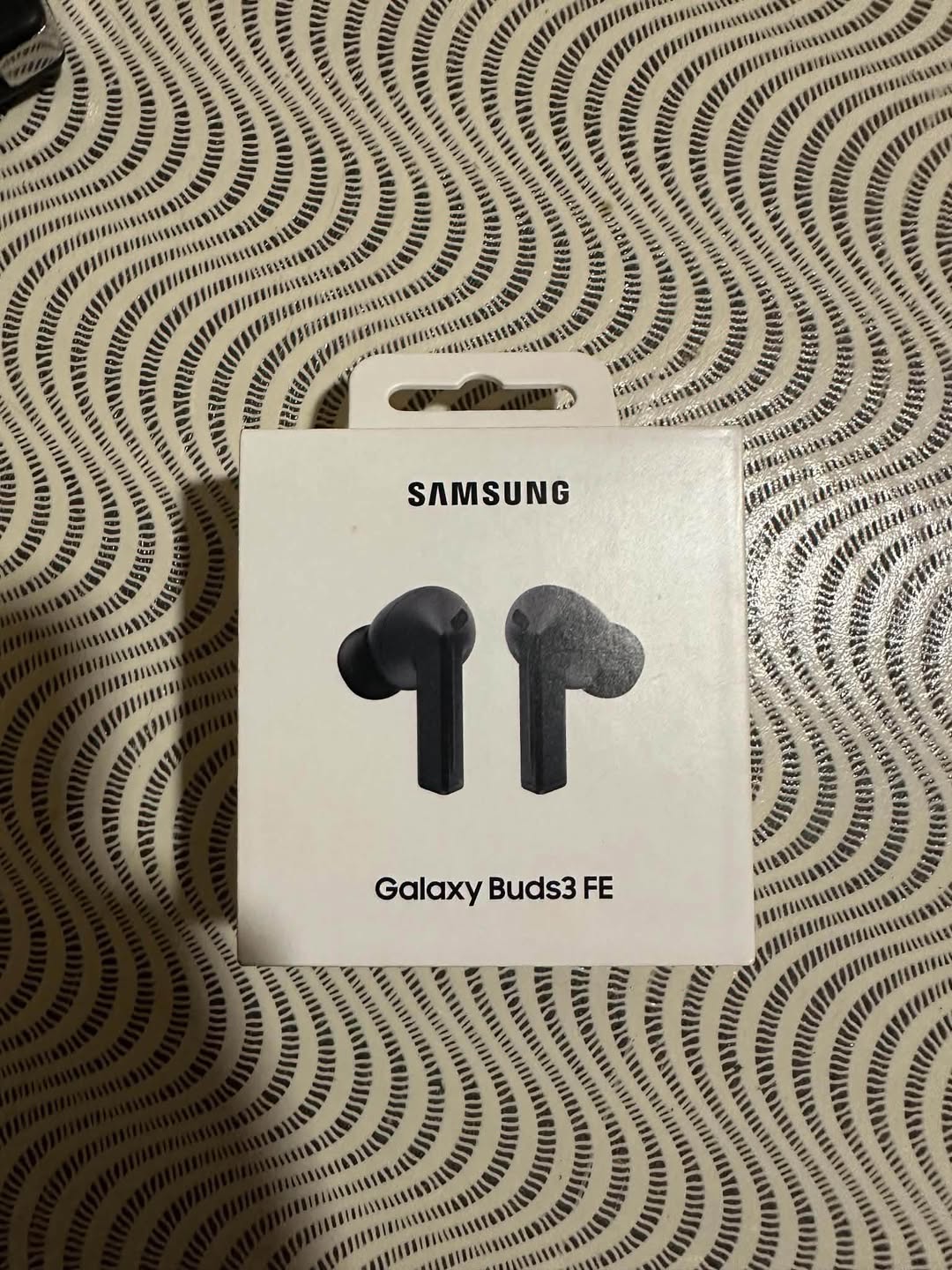 Samsung Galaxy Buds3 FE, kutusuyla