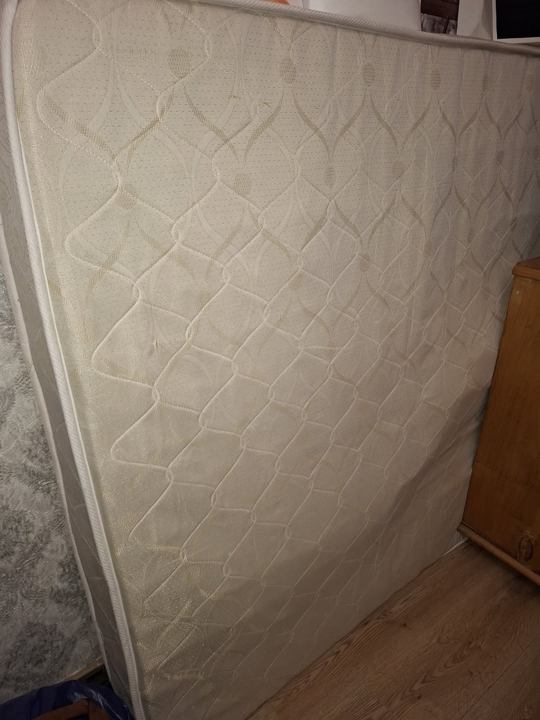 Ücretsiz matras, 140×200 boyutunda