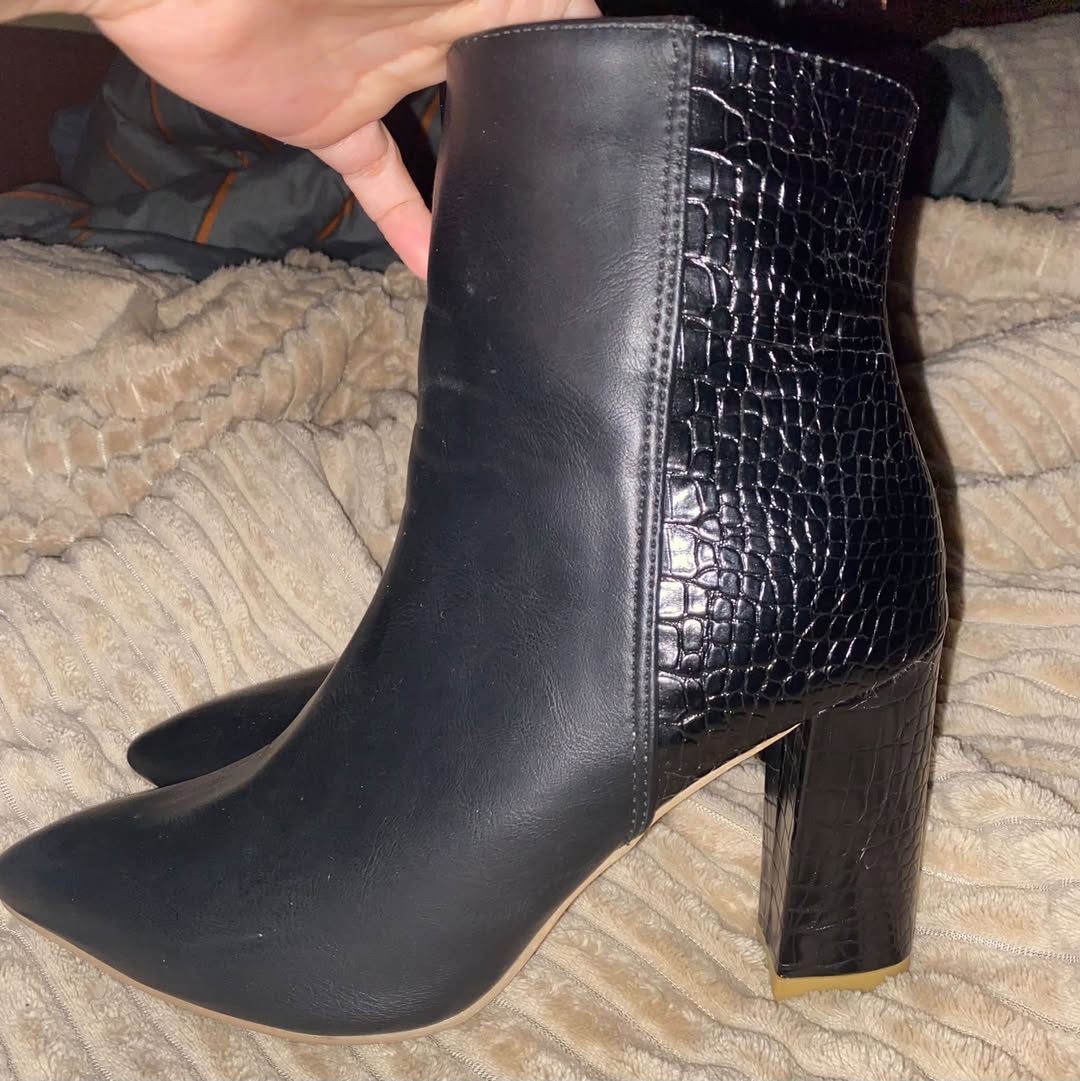Black checks, size 40